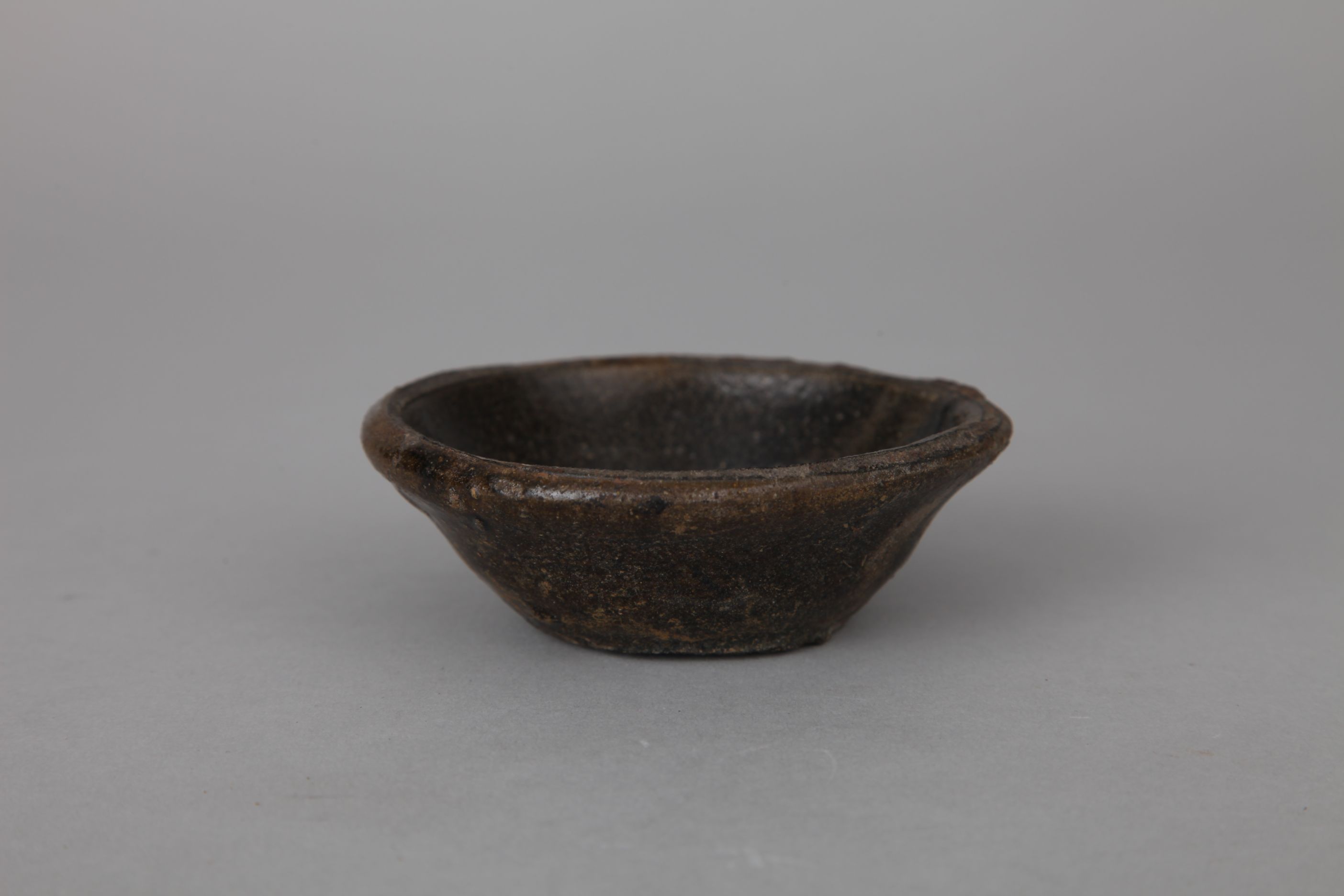 明磁州窑白釉黑花瓷碗